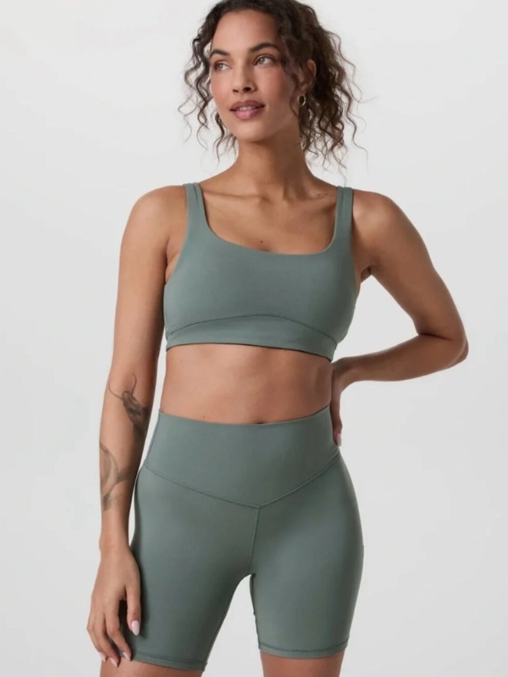 Vuori All the Form Marsh Green Sports Bra Size M NWT